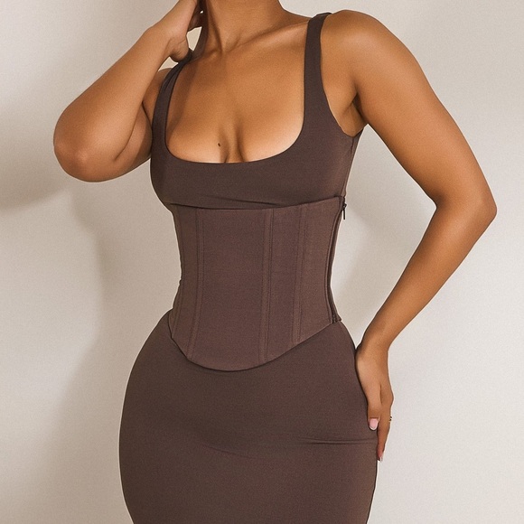 Mars the label The Sandra Scoop Maxi in Brown - Picture 3 of 7